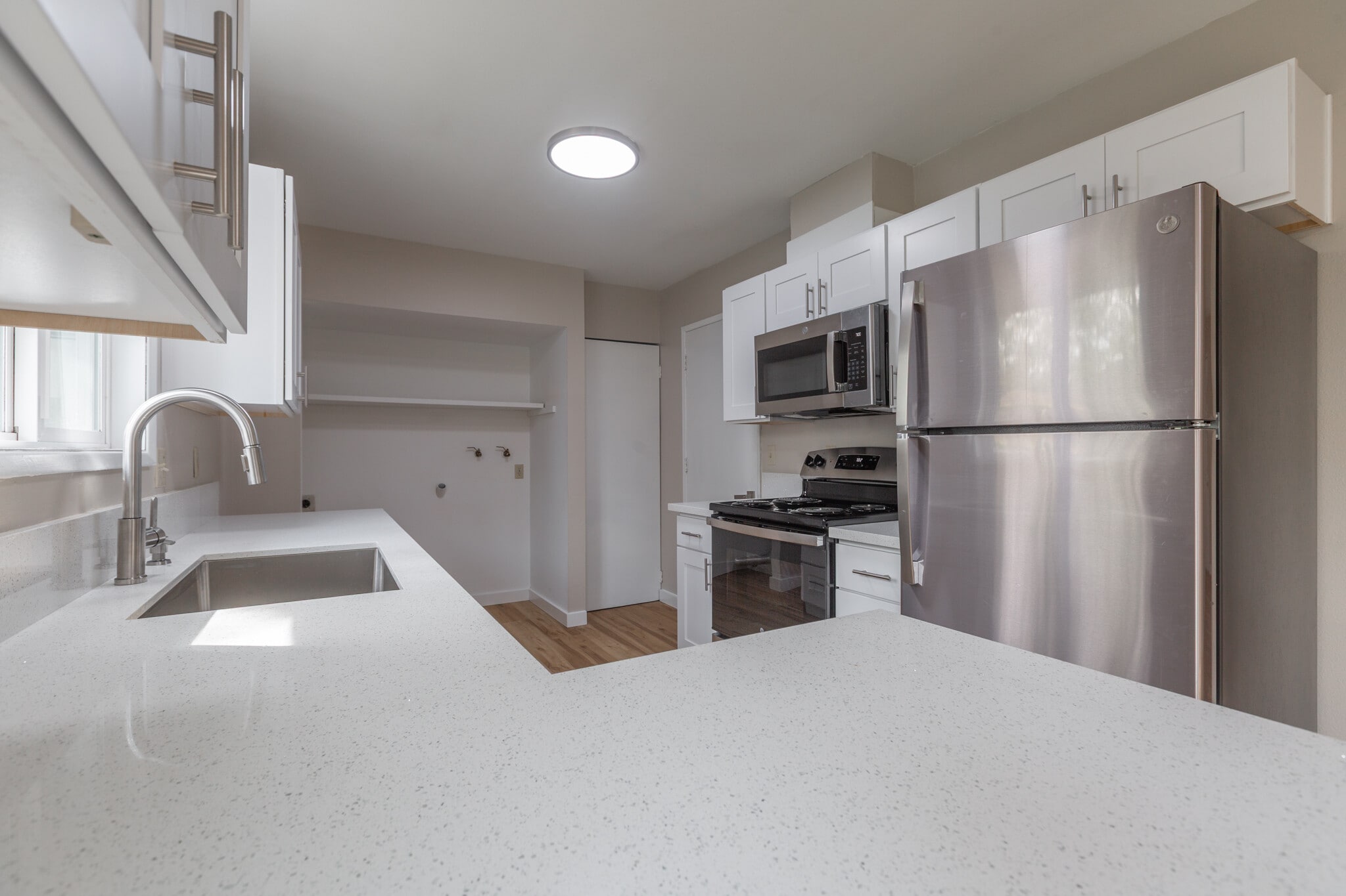 Building Photo - 110 SW Fleishauer Ln