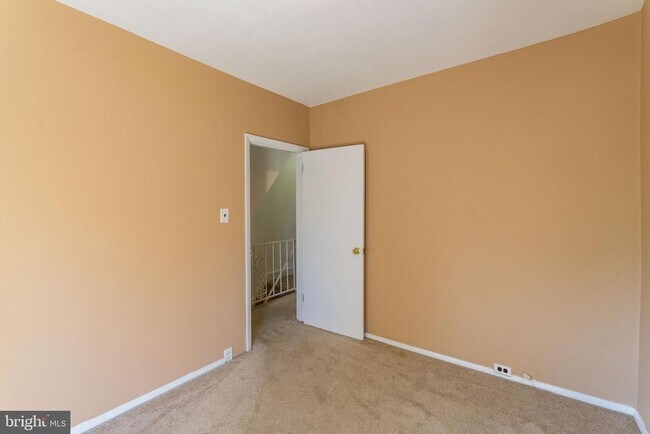 Building Photo - 4651 Sheldon St