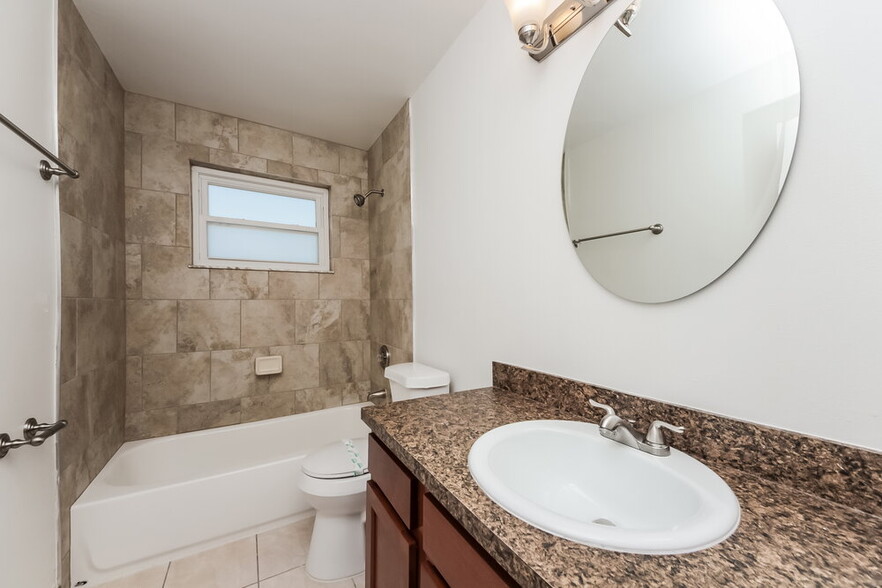 Building Photo - 9522 Chandon Dr