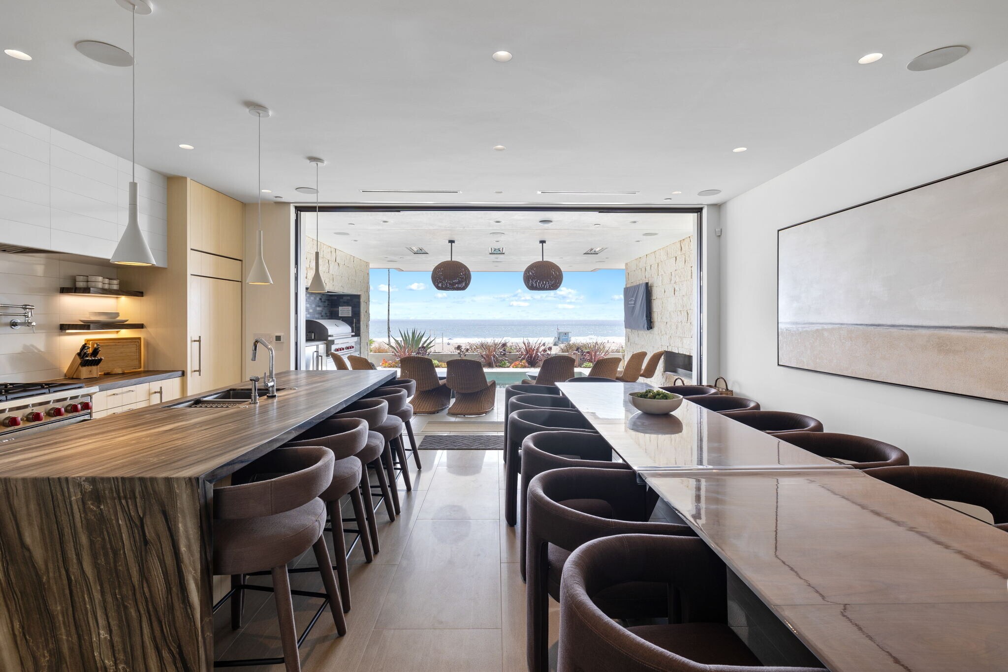 Building Photo - 716 The Strand