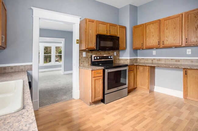 Building Photo - 4220 Lenox Ave