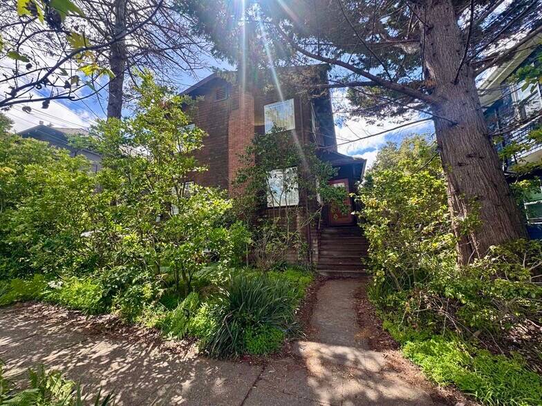 Building Photo - 2836 Derby St