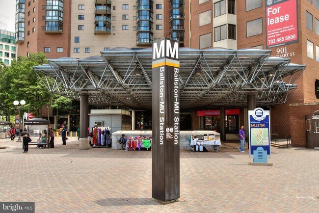 Building Photo - Move In Ready!