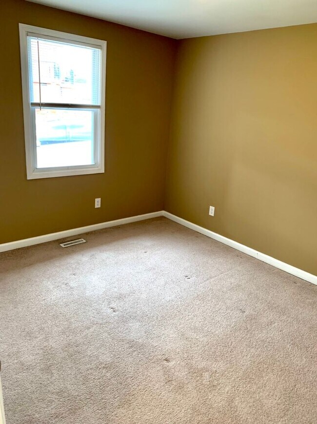 Building Photo - Cute 2 Bedroom Duplex in 37206 for $1400! ...