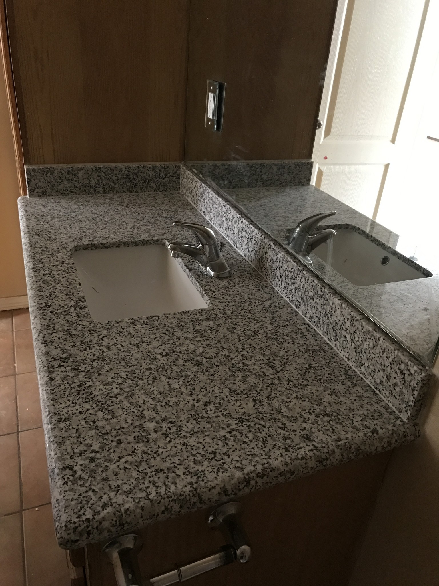 Granite in baths - 614 S O'Hare Dr