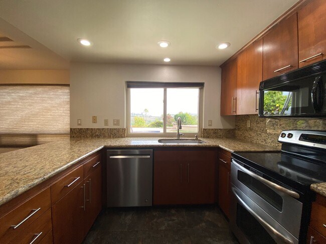 Building Photo - Gorgeous 4 Bedroom, 3 bathroom Home with private Pool!