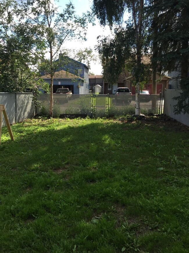 Building Photo - 2 Bedroom Condo, Pet's OK, Heat Included