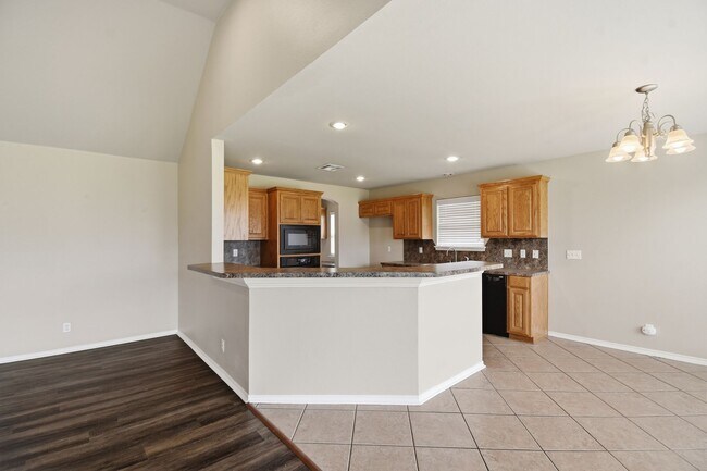 Building Photo - 3 Bed | 2 Bath | Jenks | Available Now