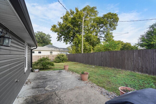 Building Photo - 520 Elgin St