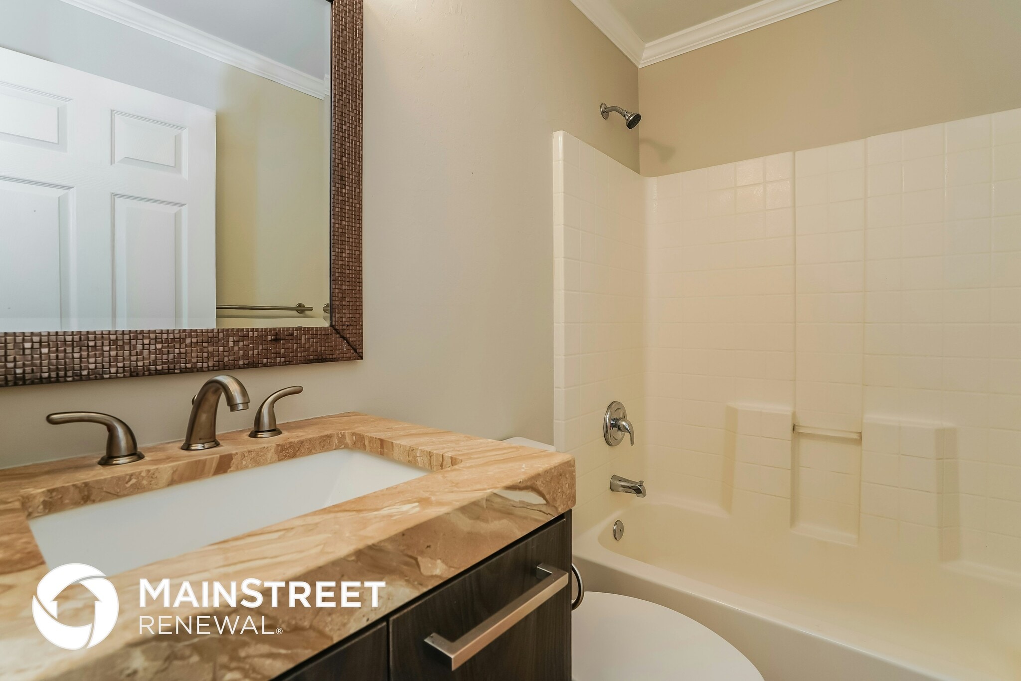 Building Photo - 815 Champion Ave