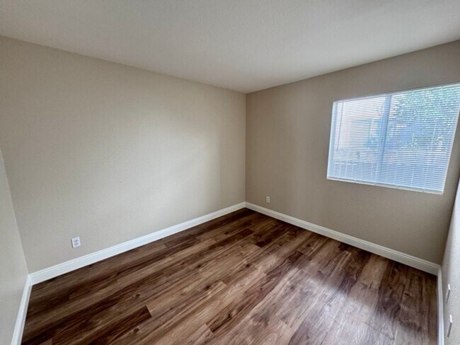 Building Photo - 3 bedroom Temecula home available for LEASE!