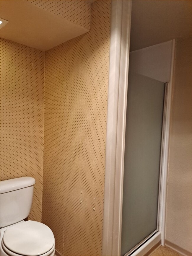 Building Photo - ALL PROSPECTIVE TENANTS MUST SUBMIT A $58 ...