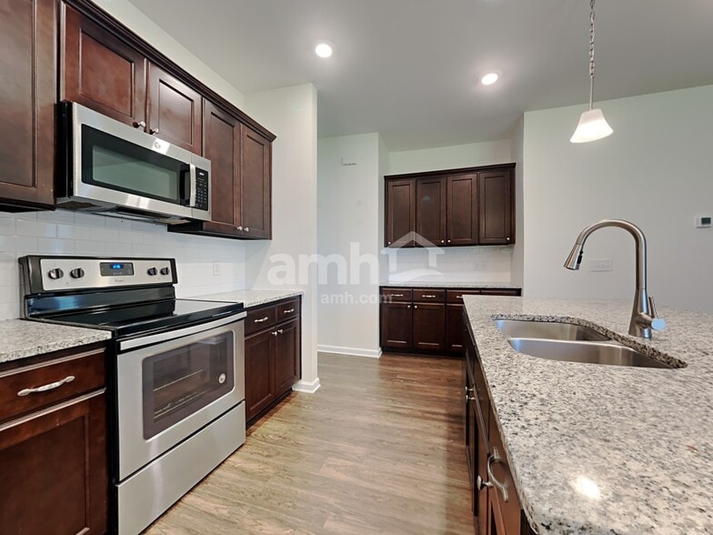Building Photo - 309 Dogwood Cir