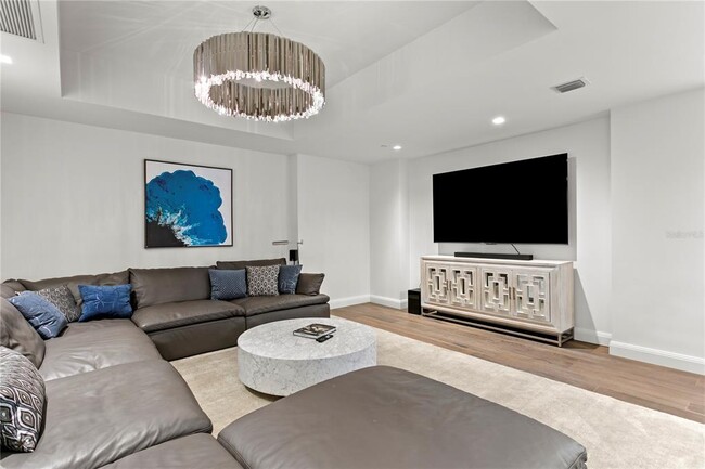 Building Photo - 450 Knights Run Ave