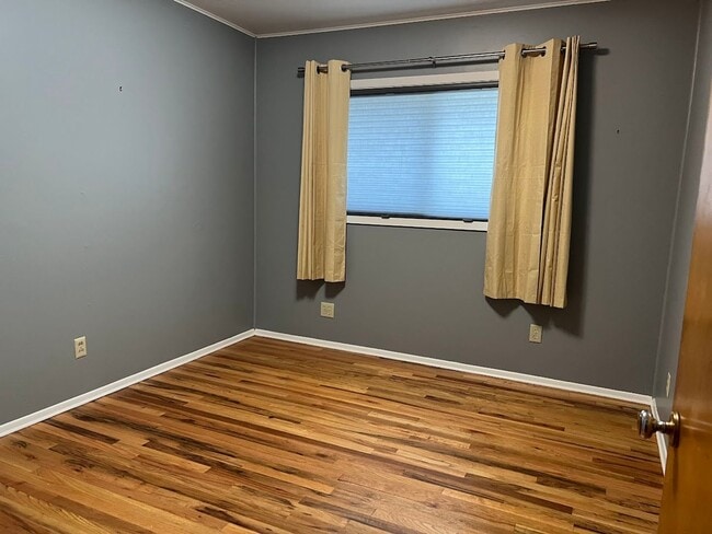 Building Photo - Great spacious 3-bedroom residence