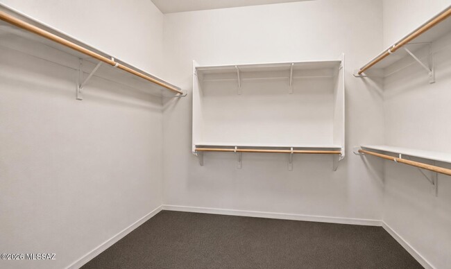 Building Photo - 719 E Danum Vly Dr