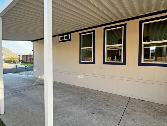 Building Photo - 21100 State St