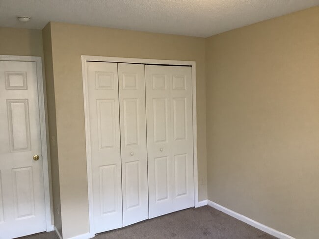 Building Photo - 3268 Volley Dr