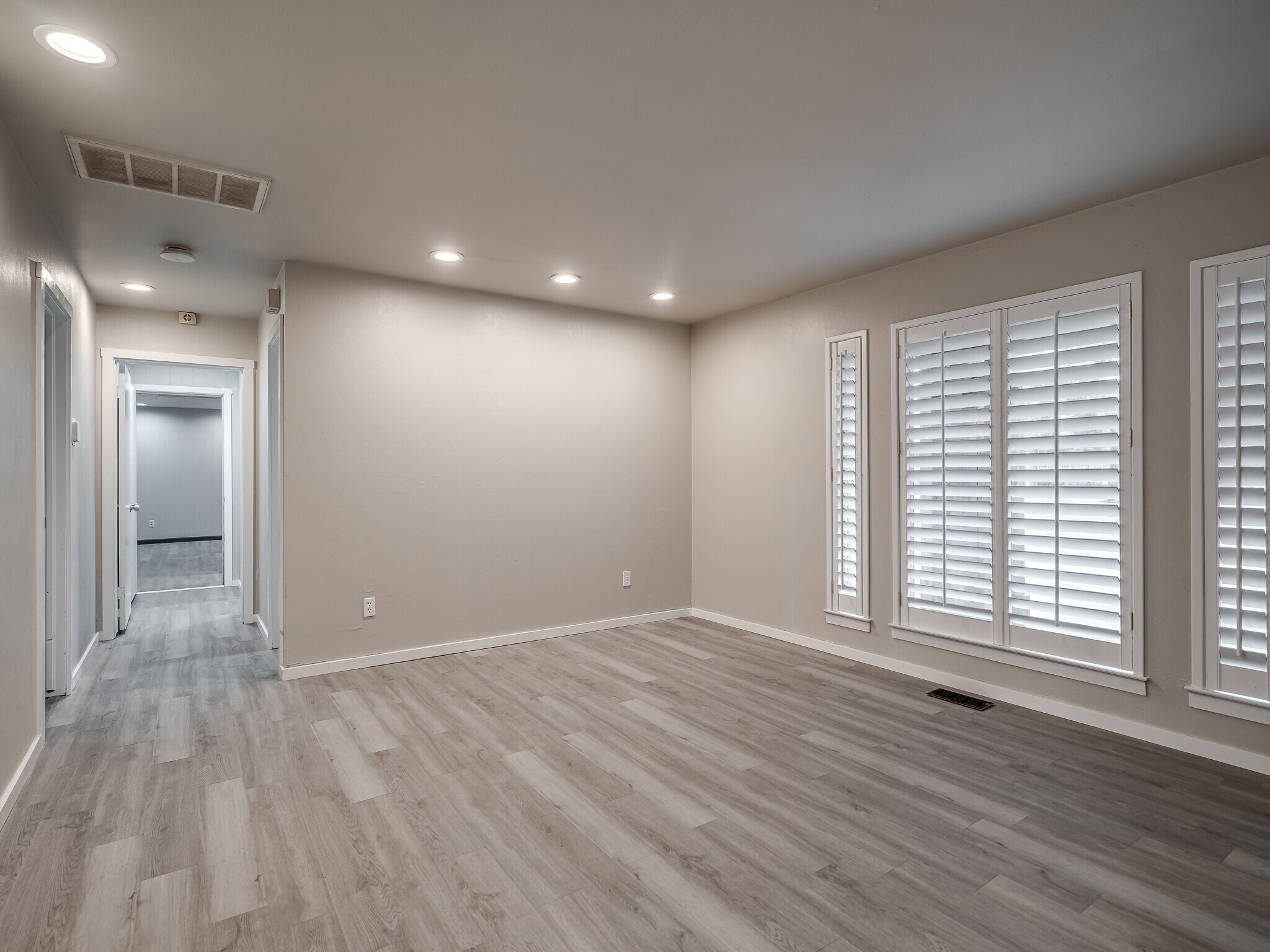 Building Photo - 12136 Thorn Ridge Rd