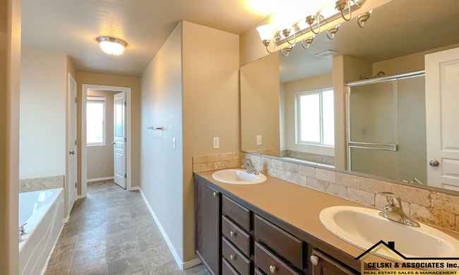 Building Photo - Move in special! 1/2 off first month's ren...