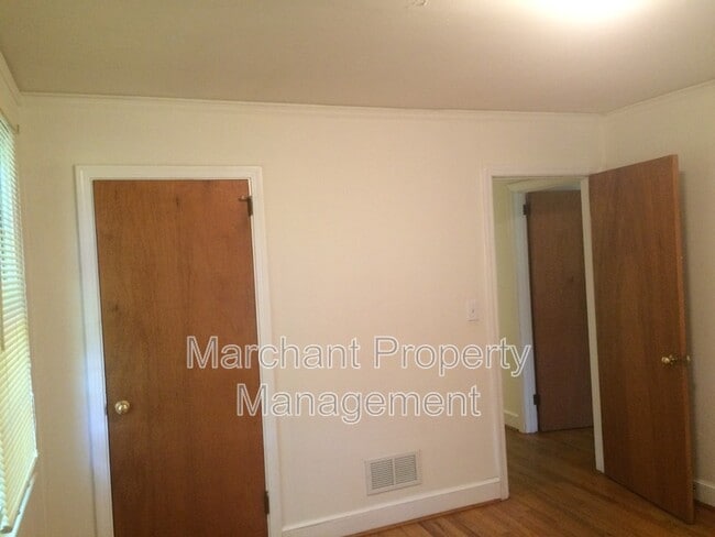 Building Photo - 237 Oak Rd