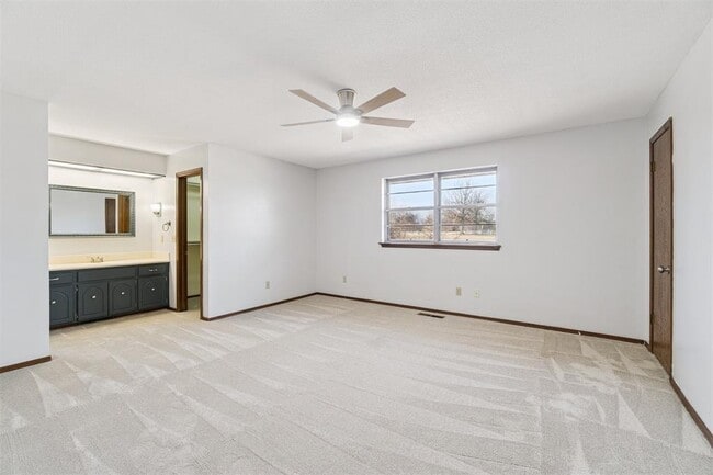 Building Photo - 11805 Ashford Dr