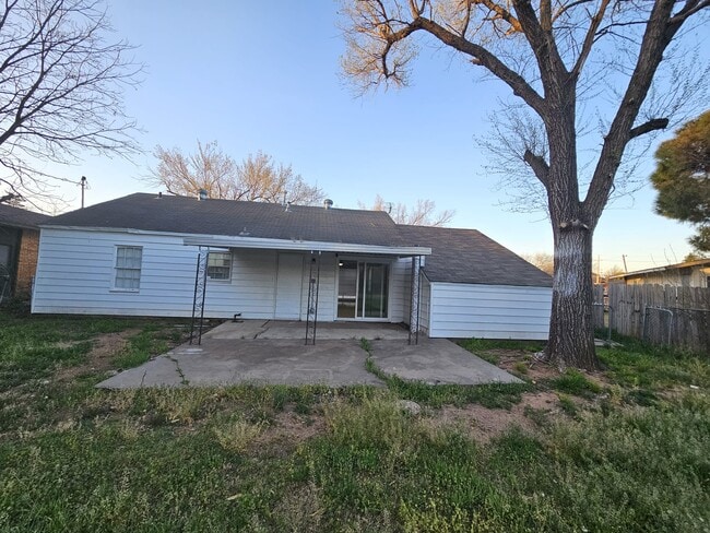 Building Photo - 2505 NW Lincoln Ave