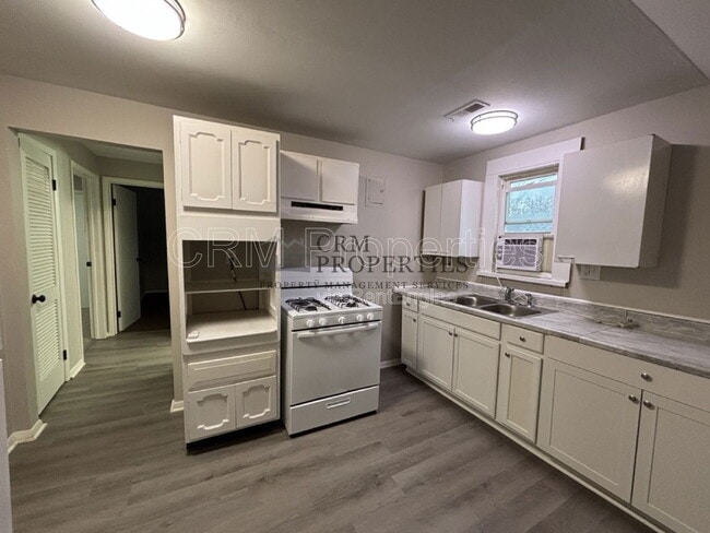 Building Photo - 1039 S Washington St