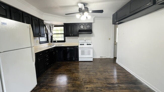 Building Photo - 3535 Robey Ave