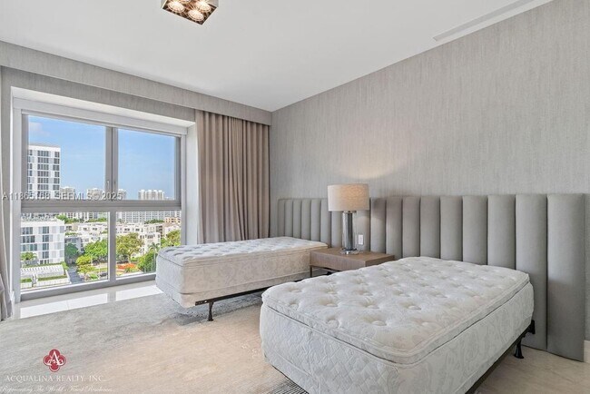 Building Photo - 17749 Collins Ave