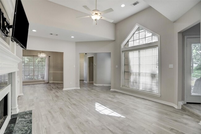 Building Photo - 112 Harbour Town Dr