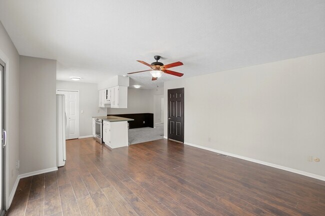 Building Photo - 3145 Dogwood Dr