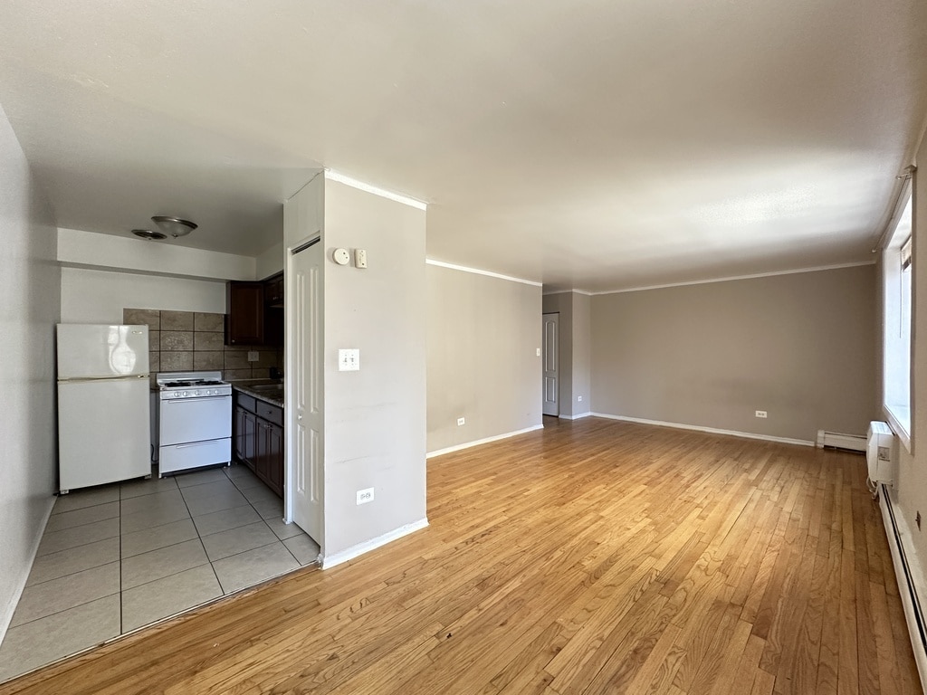 Building Photo - 1515 W Morse Ave