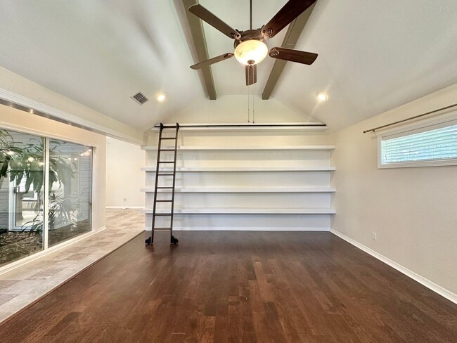 Building Photo - Stunning Home in the Heart of Tyler! 3bd 2...