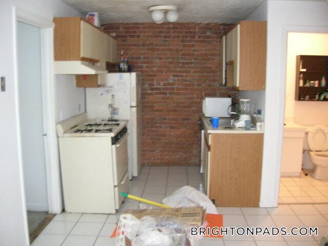 Building Photo - 64 Murdock St