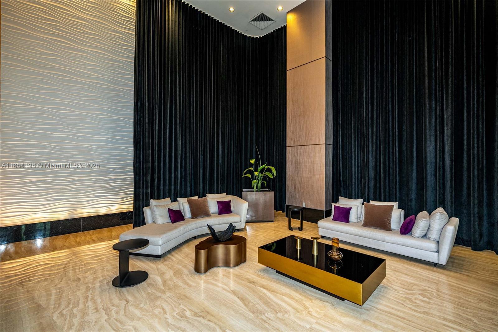 Building Photo - 950 Brickell Bay Dr