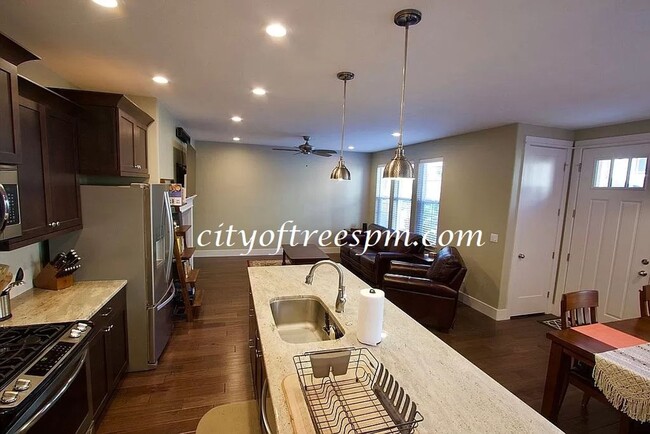 Building Photo - Harris Crossing at Harris Ranch.