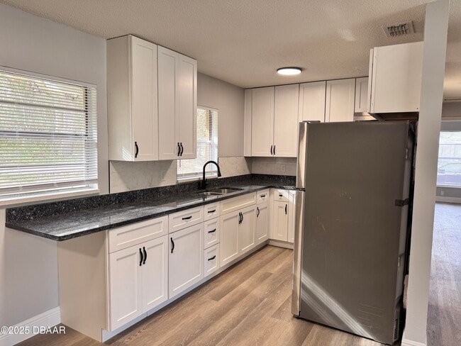 Building Photo - 704 Boston Ct