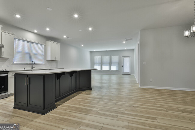 Building Photo - 148 Soundview Trce