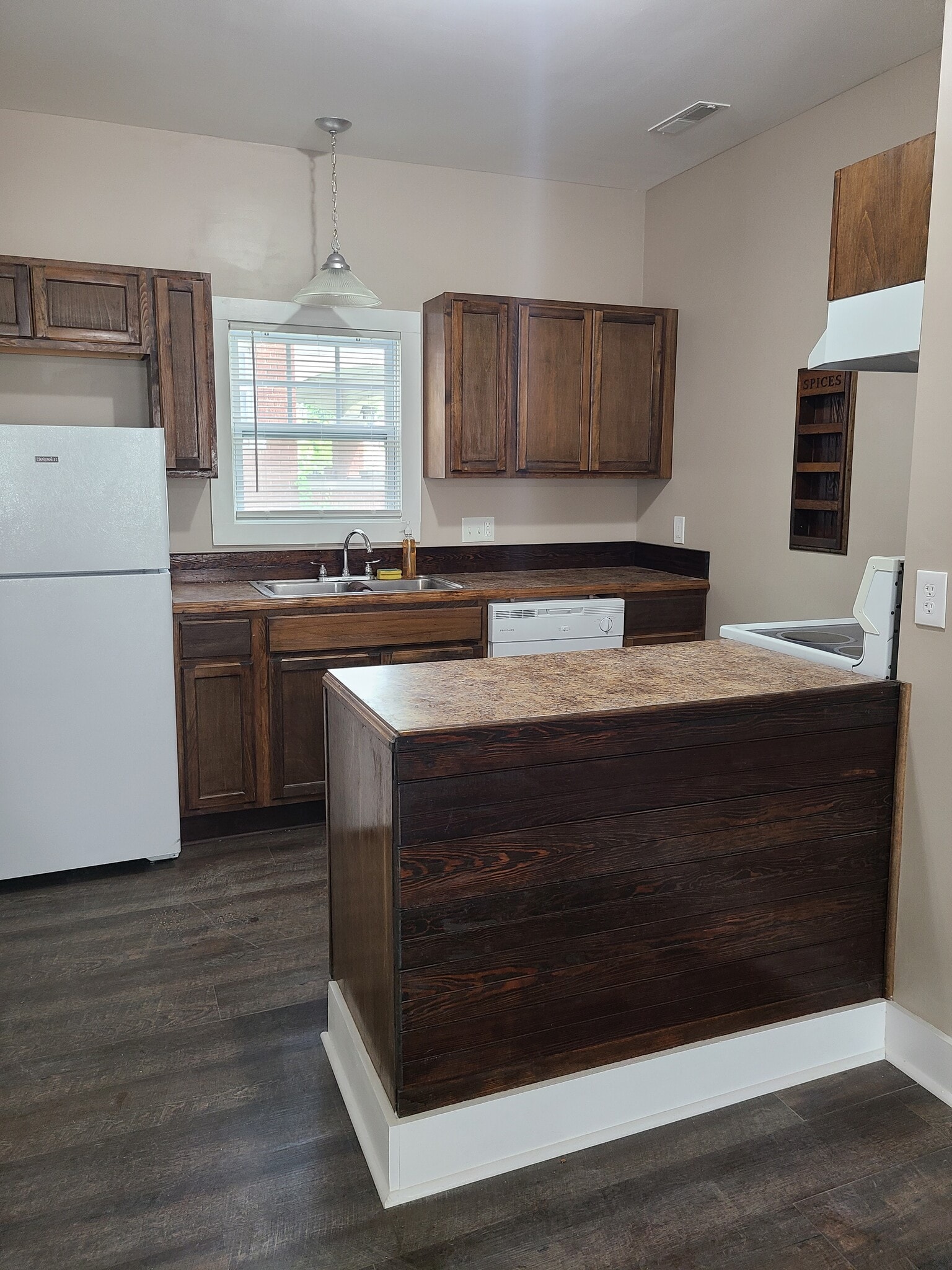 Kitchen - 100 W Washington St