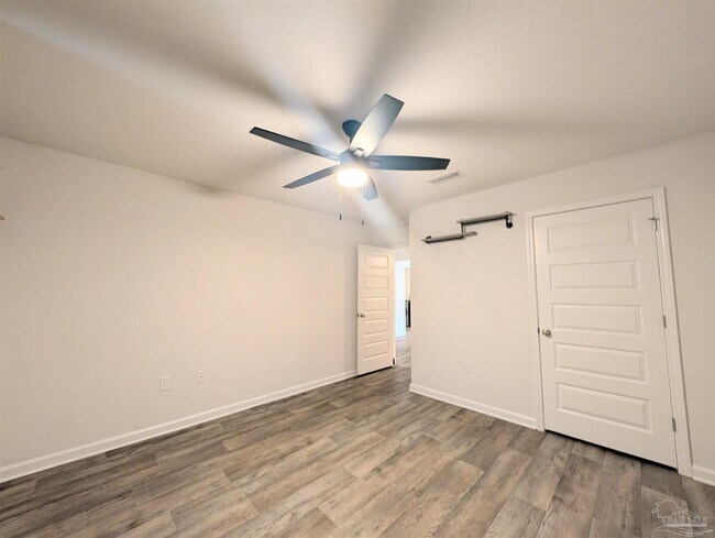 Building Photo - 7516 Oak Lake Blvd