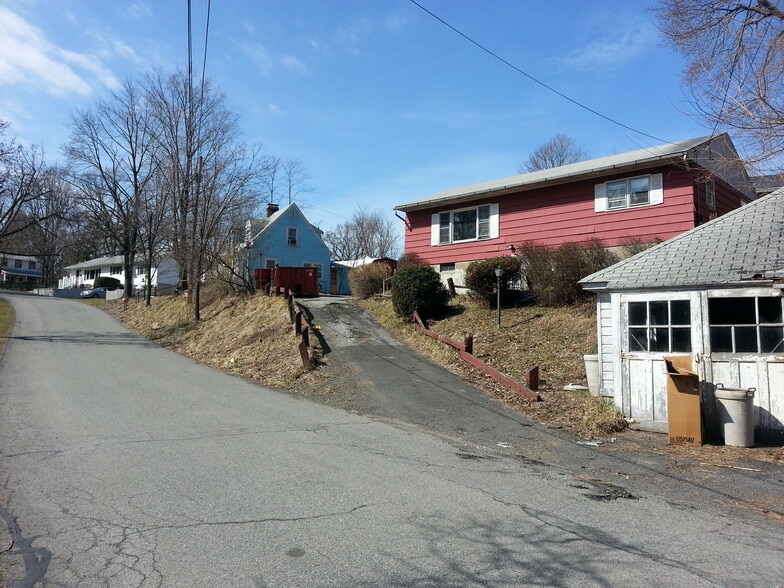 Building Photo - 36 Cherry Ave