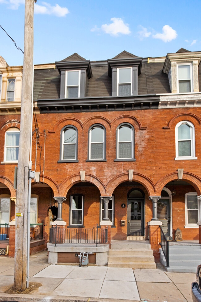 Building Photo - 449 N Prince St