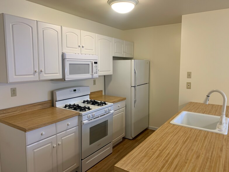 Kitchen - 365 E Maiden St