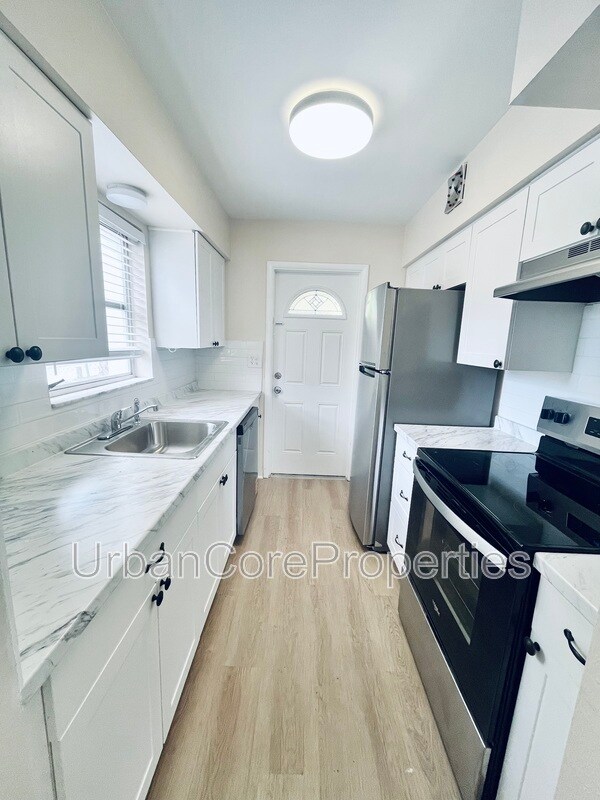 Building Photo - 115 7th Ave N