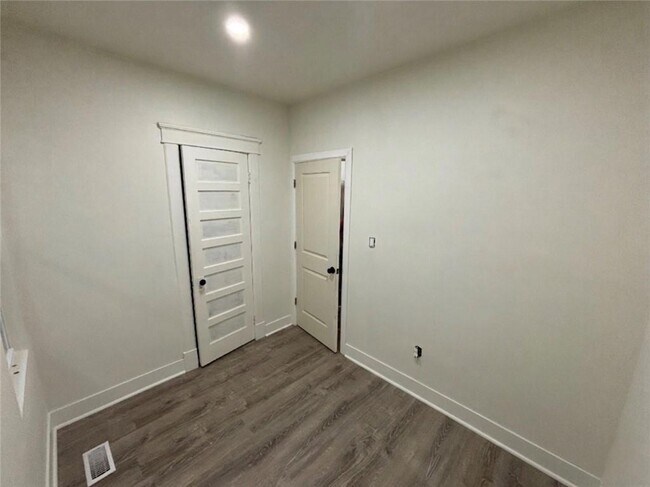 Building Photo - 693 3rd St