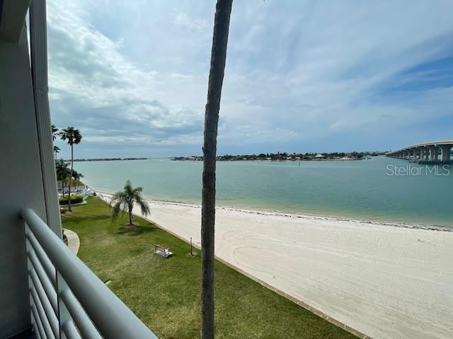 Building Photo - 5701 Bahia Del Mar Cir N