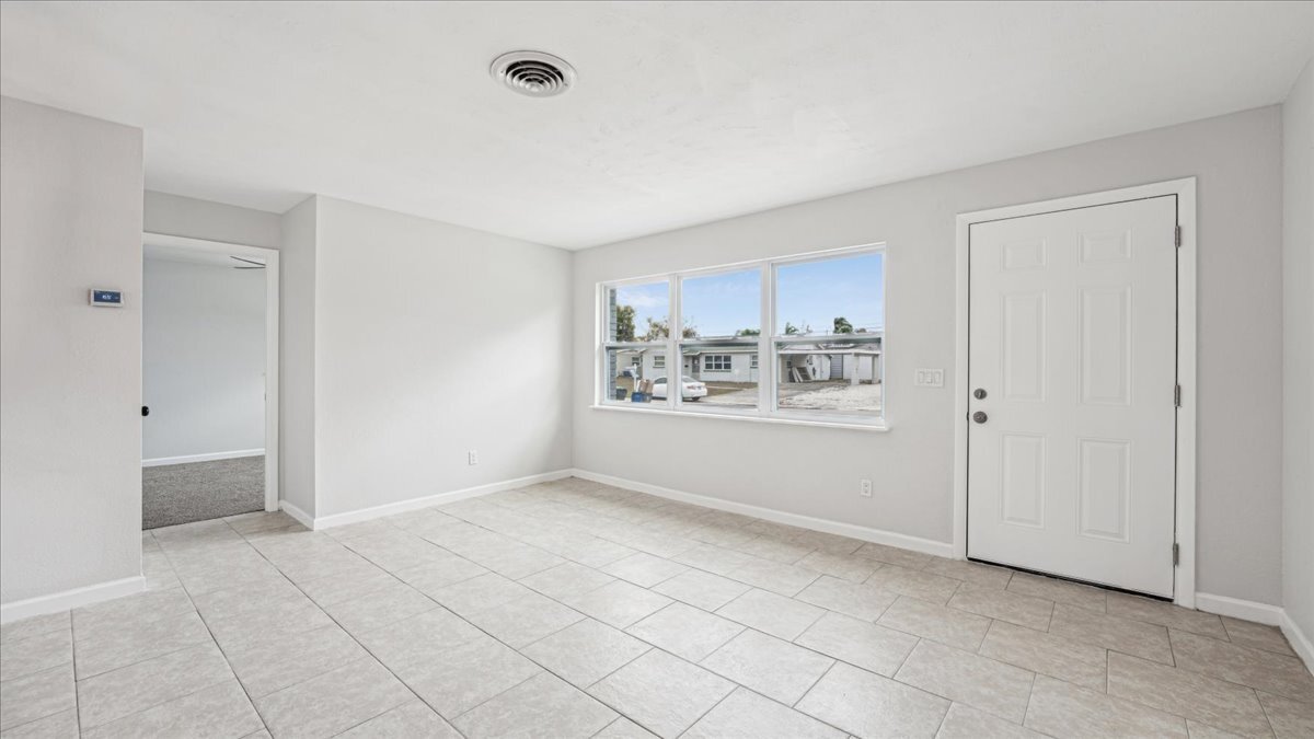 Building Photo - 4800 Key Largo Dr W