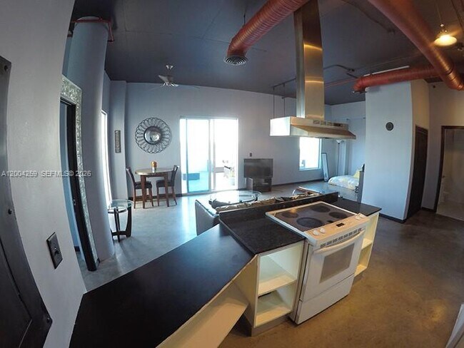 Building Photo - 10 SW South River Dr