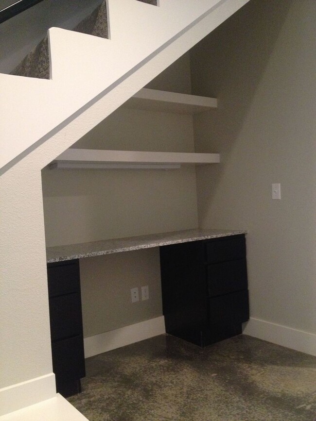 Building Photo - Wildwood 3